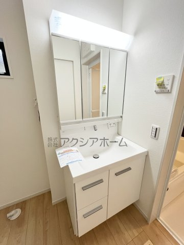入間市東藤沢8丁目・全1棟　新築一戸建　～収納豊富～の独立洗面台
