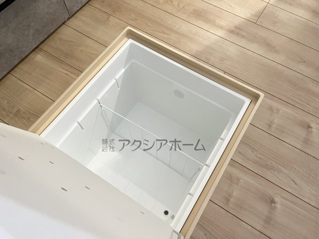 入間市東藤沢8丁目・全1棟　新築一戸建　～収納豊富～のキッチン|床下収納