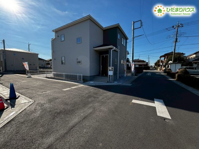 鴻巣市松原　新築戸建　リーブルガーデン07の前面道路含む現地写真