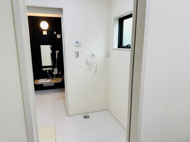 八王子市　散田町　新築一戸建て　２期の脱衣所|～窓付きで明るく風通しの良い脱衣所～