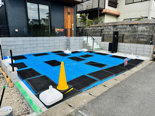 八王子市　散田町　新築一戸建て　２期の駐車場|～並列2台駐車可能カースペース～