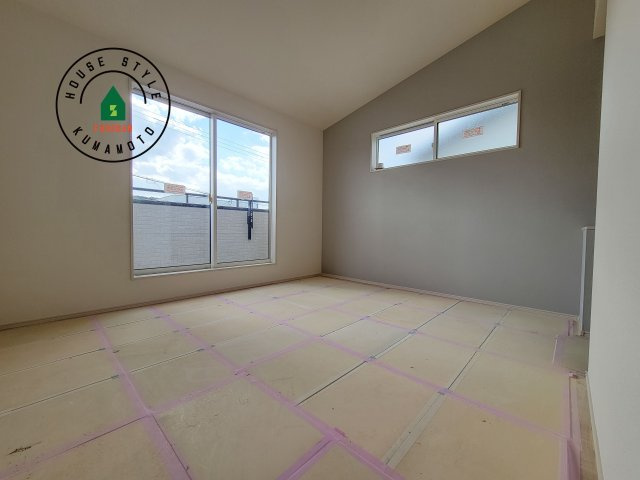 熊本市東区戸島5丁目第1₋4棟(4号棟)の洋室|採光良好な洋室は全居室、複層ガラスの遮熱効果と断熱効果で、一年中快適に過ごせます。