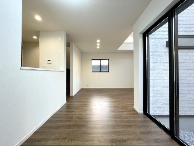 練馬区早宮1丁目　吹抜け大型リビング　限定1棟のキッチン