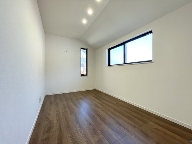 練馬区早宮1丁目　吹抜け大型リビング　限定1棟の洋室|2階 5.6帖