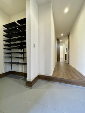 練馬区早宮1丁目　吹抜け大型リビング　限定1棟の玄関