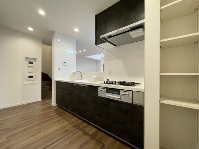 練馬区早宮1丁目　吹抜け大型リビング　限定1棟のキッチン