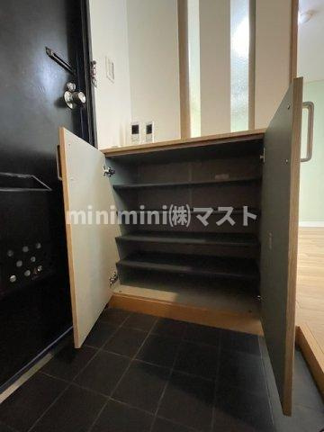オルフェア帝塚山の玄関