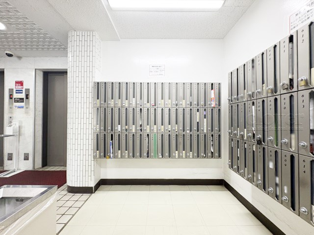 【設備】 | マンション池上 | 郵便物を受け入れる住民共用のポスト。「集合ポスト」とも呼びます。ここもまた、マンションの「顔」のひとつです。～即日のご見学可能～　お問合せはお気軽にどうぞ。
