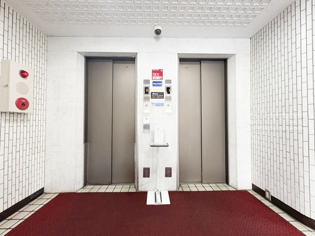 【設備】 | マンション池上 | 複数のエレベーターが皆さんの昇降を手助けしてくれます。朝の出勤通勤ラッシュ時には複数あるありがたみを感じられます。～即日のご見学可能～　お問合せはお気軽にどうぞ。
