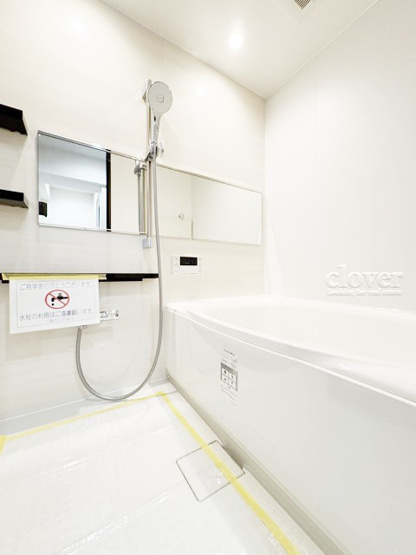 【浴室】 | マンション池上 | 疲れと汚れを落として明日への活力を蓄える、癒しの空間＝バスルーム。とても大切な設備です。浴槽も洗い場も美しく整っています。～即日のご見学可能～　お問合せはお気軽にどうぞ。