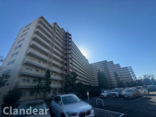 ファミール南常盤平の外観|ドキドキの新生活も、安心してスタート。ぴったりの住まいを見つけませんか？クランディアが一緒に住まい選びをサポートします‼　まずは、お気軽にお問合せください　＃クランディア