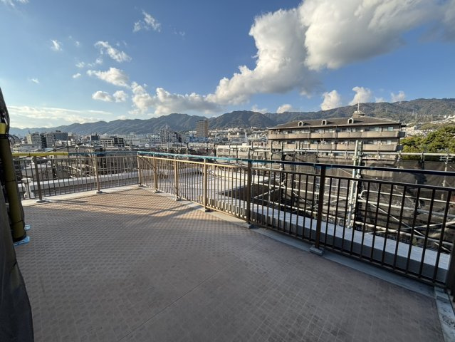 藤和ライブタウン六甲石屋川公園のバルコニー|ルーフバルコニー