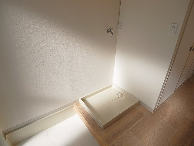 荒田町３丁目貸家の玄関|室内洗濯機置き場