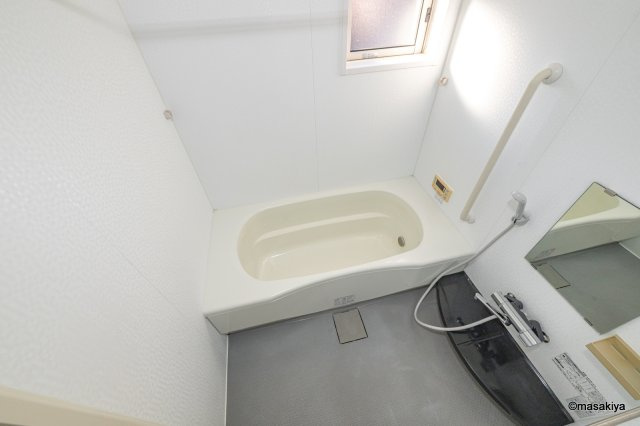 ディアコート金箱の浴室