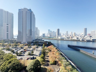 【展望】 | 眼前に広がる空の雄大さと、このお部屋の自慢の一つである「眺望」をご覧ください。毎日、この景色を独り占めできる新生活に夢が広がります。～即日のご見学可能～　お問合せはお気軽にどうぞ。