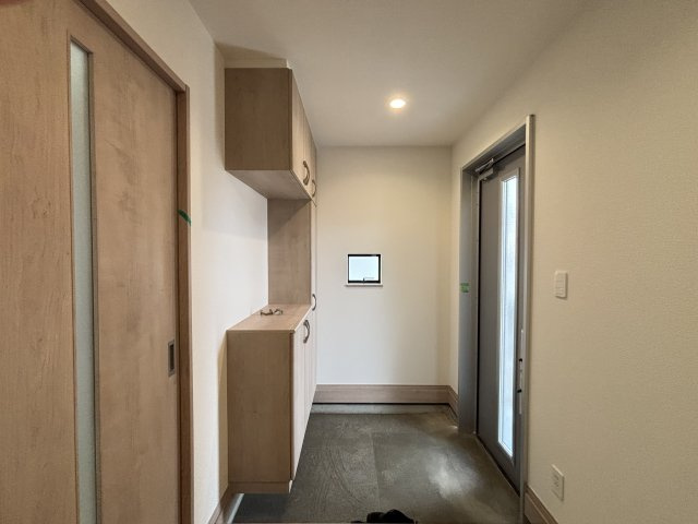 天白区島田黒石4期｜名古屋市の戸建ならホームアップの玄関|【売主施工例】収納力あるシューズボックス付き