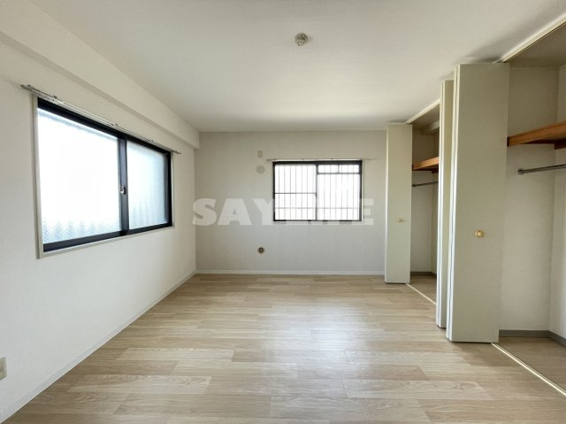 レジェーロ永和の洋室