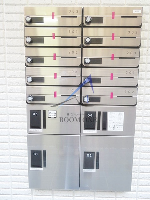 フェリーチェ中野Bのその他共用部分|集合ポストと宅配ボックスです。