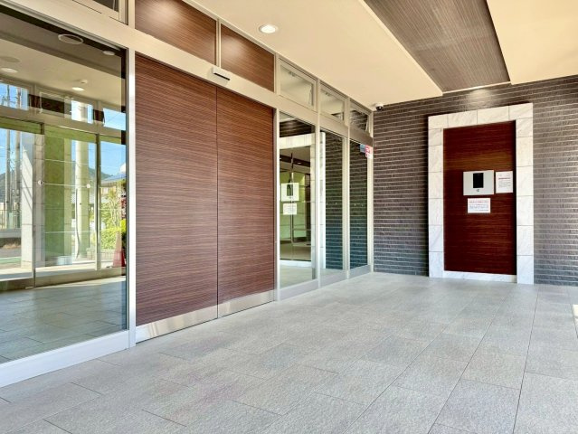 エスリード野洲第2 4Fのエントランス|オートロック付で防犯面も安心です。