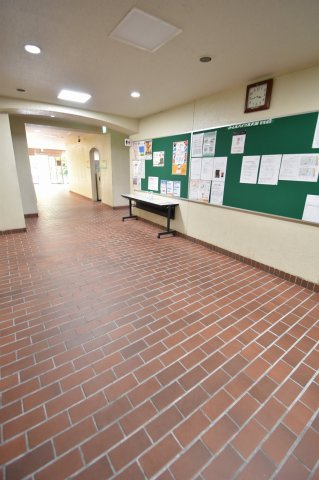 ローレルハイツ北天満2号棟のロビー