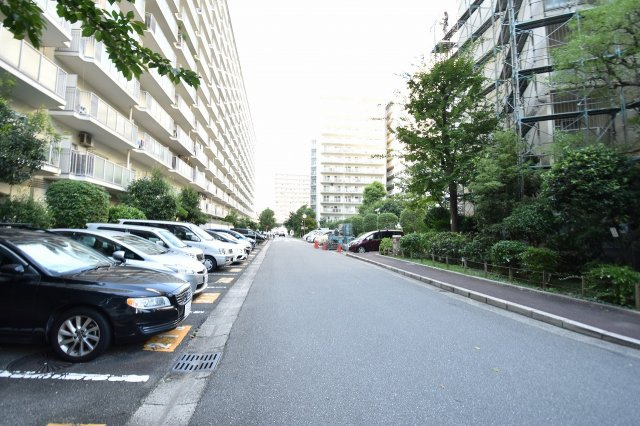 ローレルハイツ北天満2号棟の駐車場