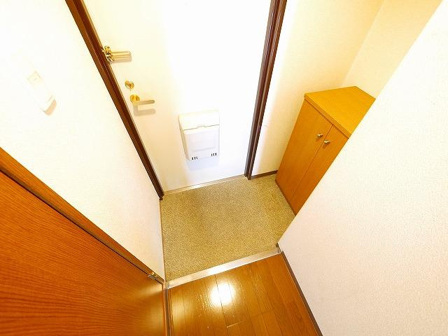 カサフェリス富雄　壱番館の玄関|収納もある玄関です