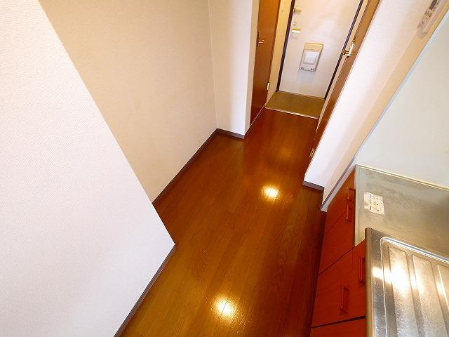 カサフェリス富雄　壱番館の内装|明るい室内です