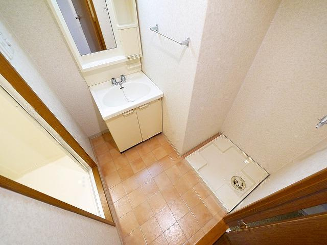 カサフェリス富雄　壱番館の洗面所|広い洗面スペース