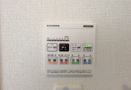 【新築】坂戸市にっさい花みず木11期 １号棟の冷暖房・空調設備|浴室乾燥機操作パネル