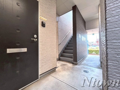 【ロビー】 | エメテラス | 落ち着いたロビーです