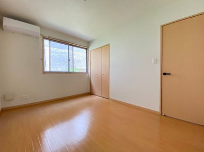 【寝室】 | グリーンフォレスト | 広々とした洋室♪