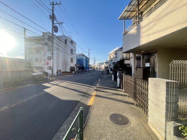 板橋区四葉2丁目の前面道路含む現地写真|歩道があるのでお子様の通学も安心です
