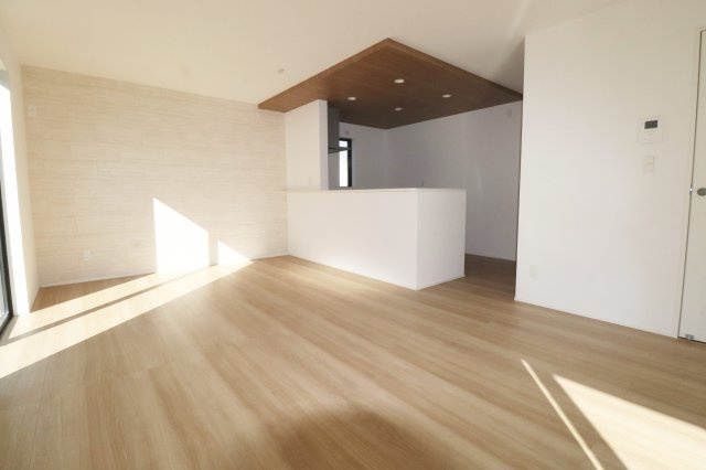 郡山市富田町字坦ノ腰　　　１号棟　　富田小学校、富田中学区の居間・リビング