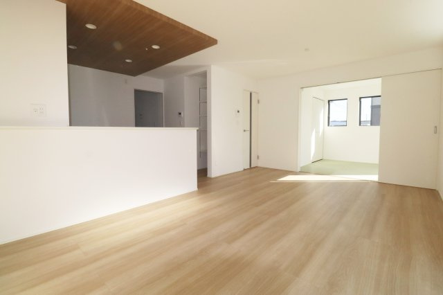 郡山市富田町字坦ノ腰　　　１号棟　　富田小学校、富田中学区の居間・リビング