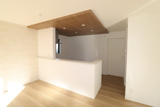 郡山市富田町字坦ノ腰　　　１号棟　　富田小学校、富田中学区のキッチン