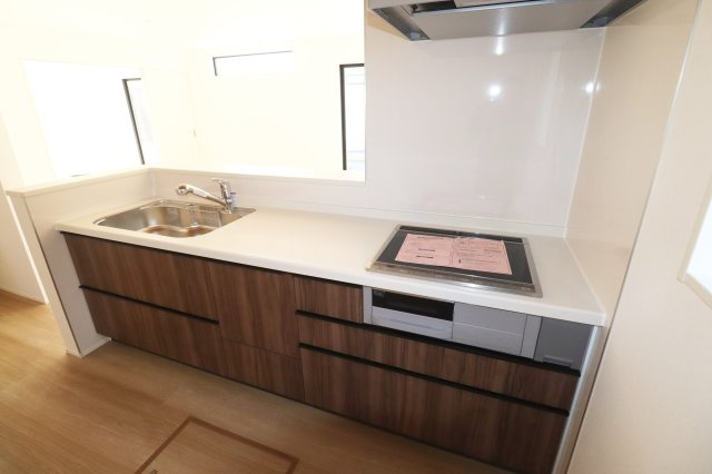 郡山市富田町字坦ノ腰　　　１号棟　　富田小学校、富田中学区のキッチン