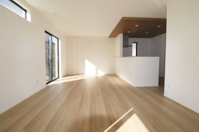 郡山市富田町字坦ノ腰　　　１号棟　　富田小学校、富田中学区の居間・リビング