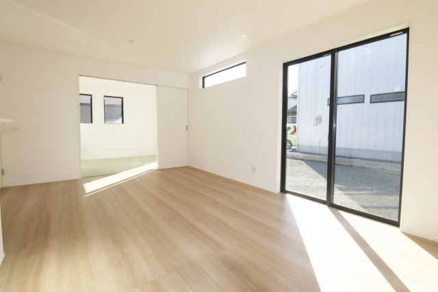 郡山市富田町字坦ノ腰　　　１号棟　　富田小学校、富田中学区の居間・リビング