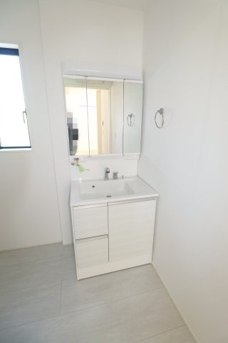 郡山市富田町字坦ノ腰　　　１号棟　　富田小学校、富田中学区の洗面所