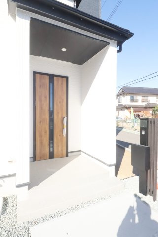 郡山市富田町字坦ノ腰　　　１号棟　　富田小学校、富田中学区の玄関