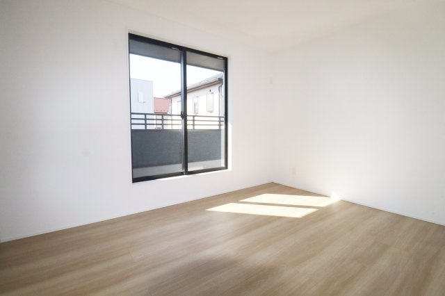 郡山市富田町字坦ノ腰　　　１号棟　　富田小学校、富田中学区の洋室