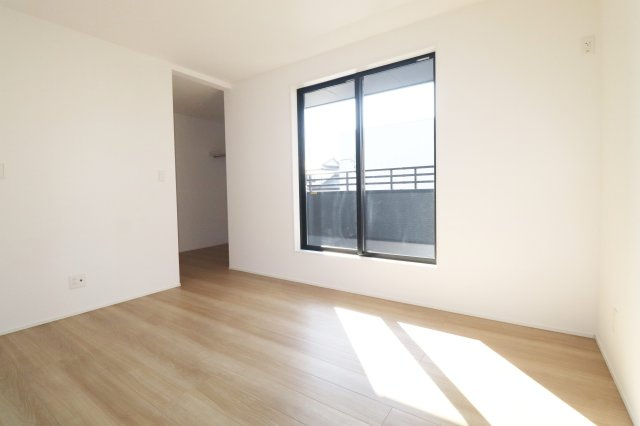 郡山市富田町字坦ノ腰　　　１号棟　　富田小学校、富田中学区の洋室