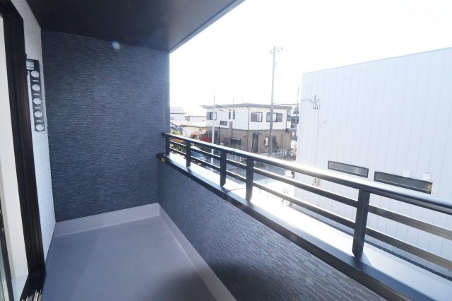 郡山市富田町字坦ノ腰　　　１号棟　　富田小学校、富田中学区のバルコニー