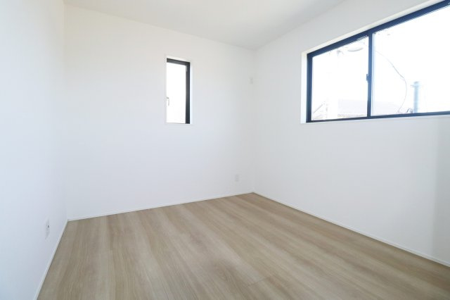 郡山市富田町字坦ノ腰　　　１号棟　　富田小学校、富田中学区の洋室