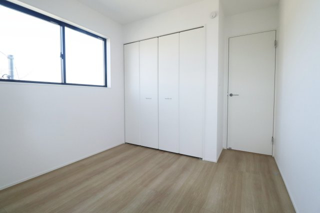 郡山市富田町字坦ノ腰　　　１号棟　　富田小学校、富田中学区の洋室