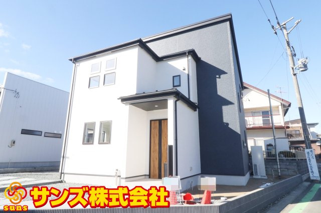 郡山市富田町字坦ノ腰　　　１号棟　　富田小学校、富田中学区の外観|南東側から見た駐車場を含む外観