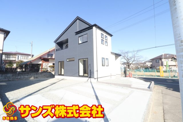 郡山市富田町字坦ノ腰　　　１号棟　　富田小学校、富田中学区の外観|南東側から見た駐車場を含む外観