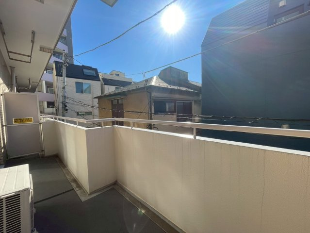 プレジデントハイツ根津のバルコニー