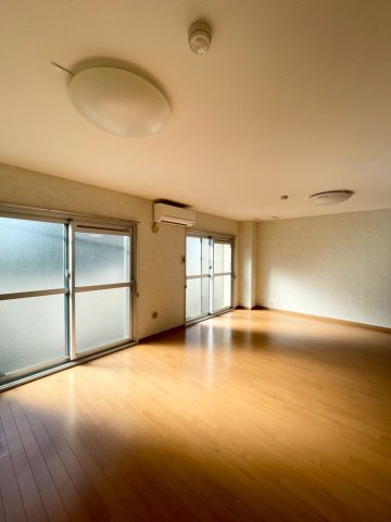 プレジデントハイツ根津の居間・リビング