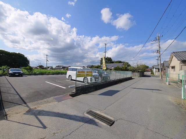大西モータープール（西）
